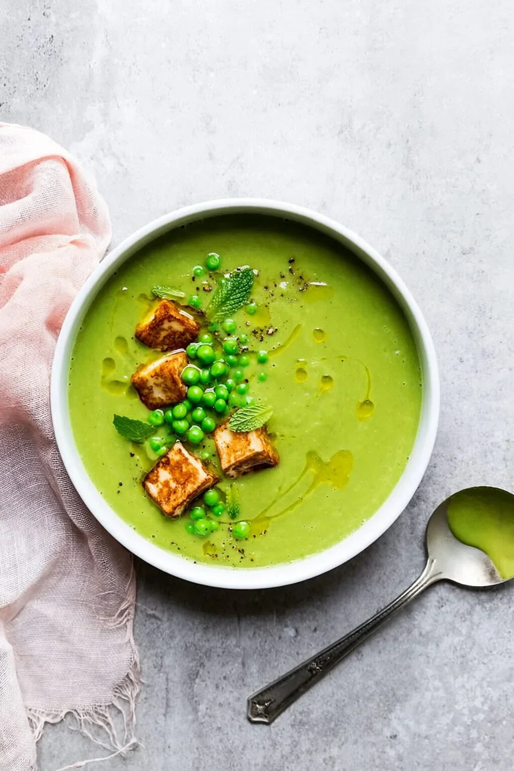 CRÈME DE PETITS POIS ET SAUCE PIQUANTE ANTIPODE GLACIALE